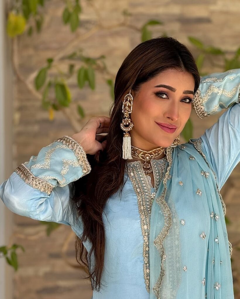 Mehwish Hayat Umrah