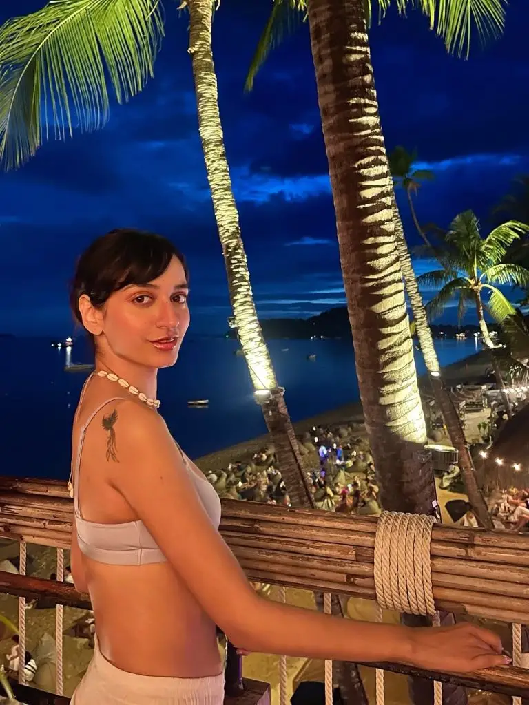 Mamya Shajaffar Bold Vacation Looks