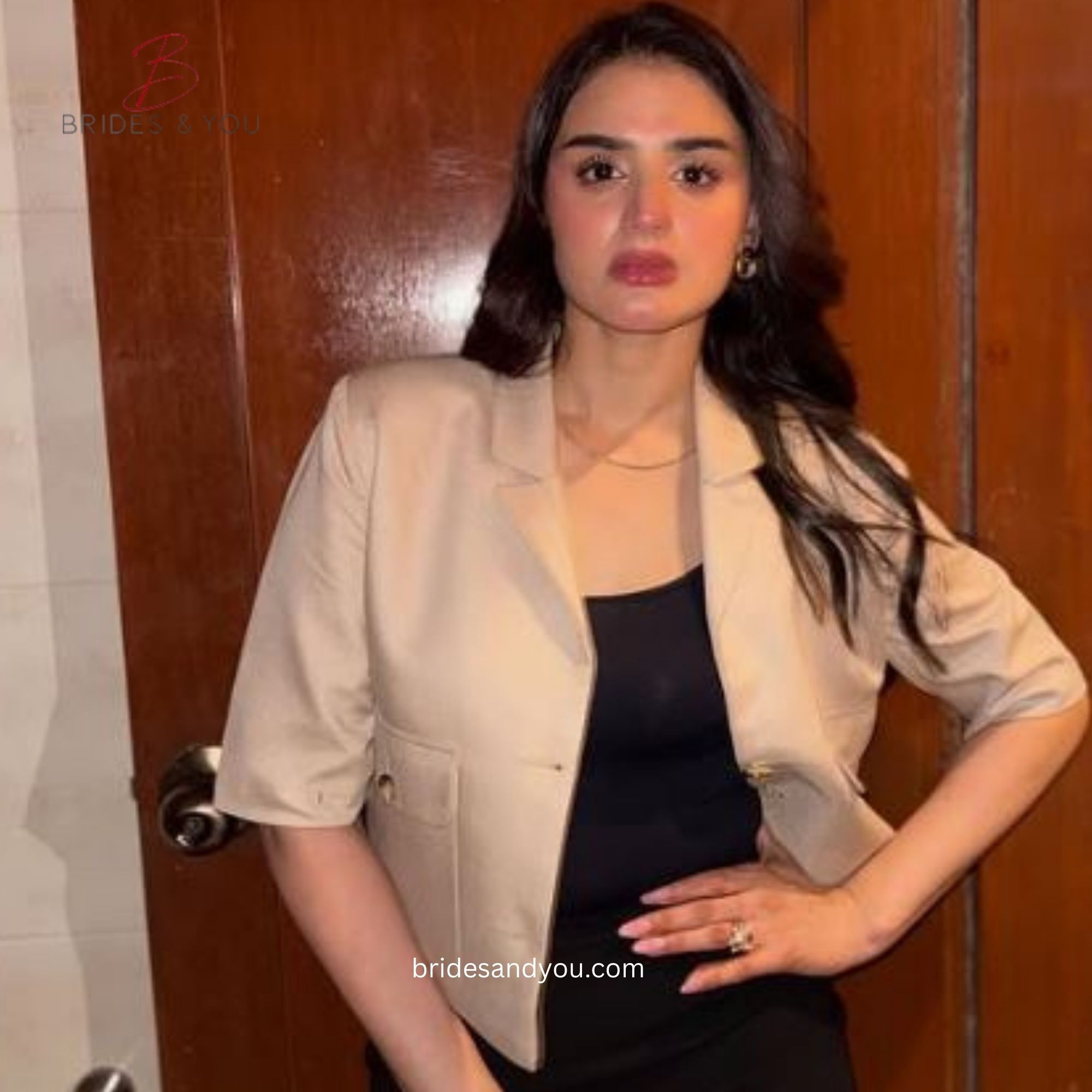 Hira Mani oozes glam in latest viral photos