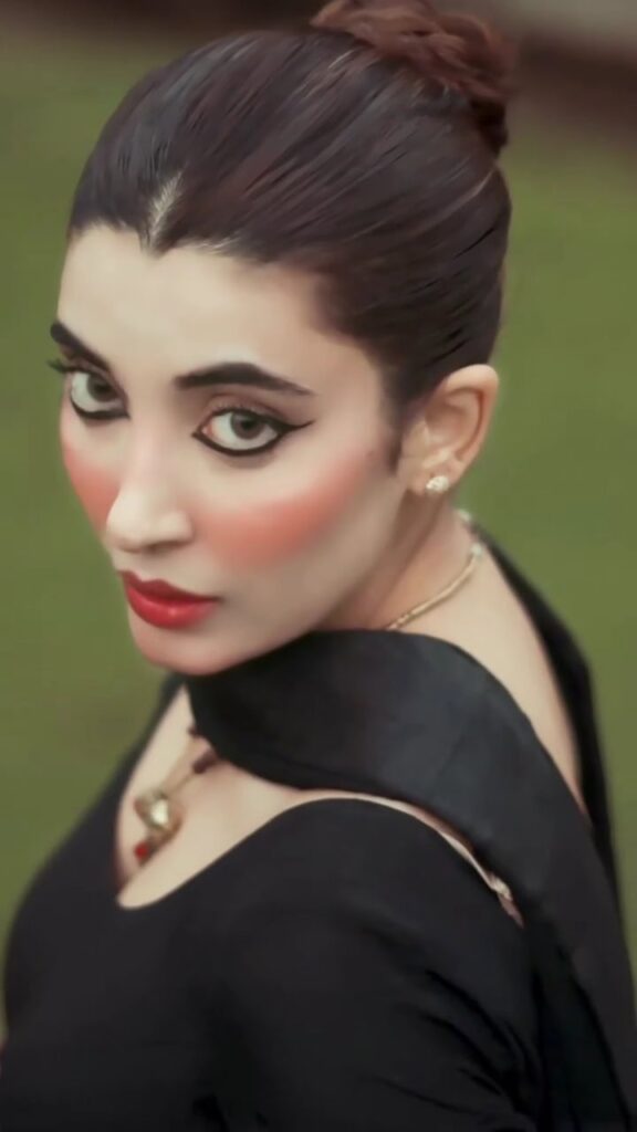 Urwa Hocane makeup look