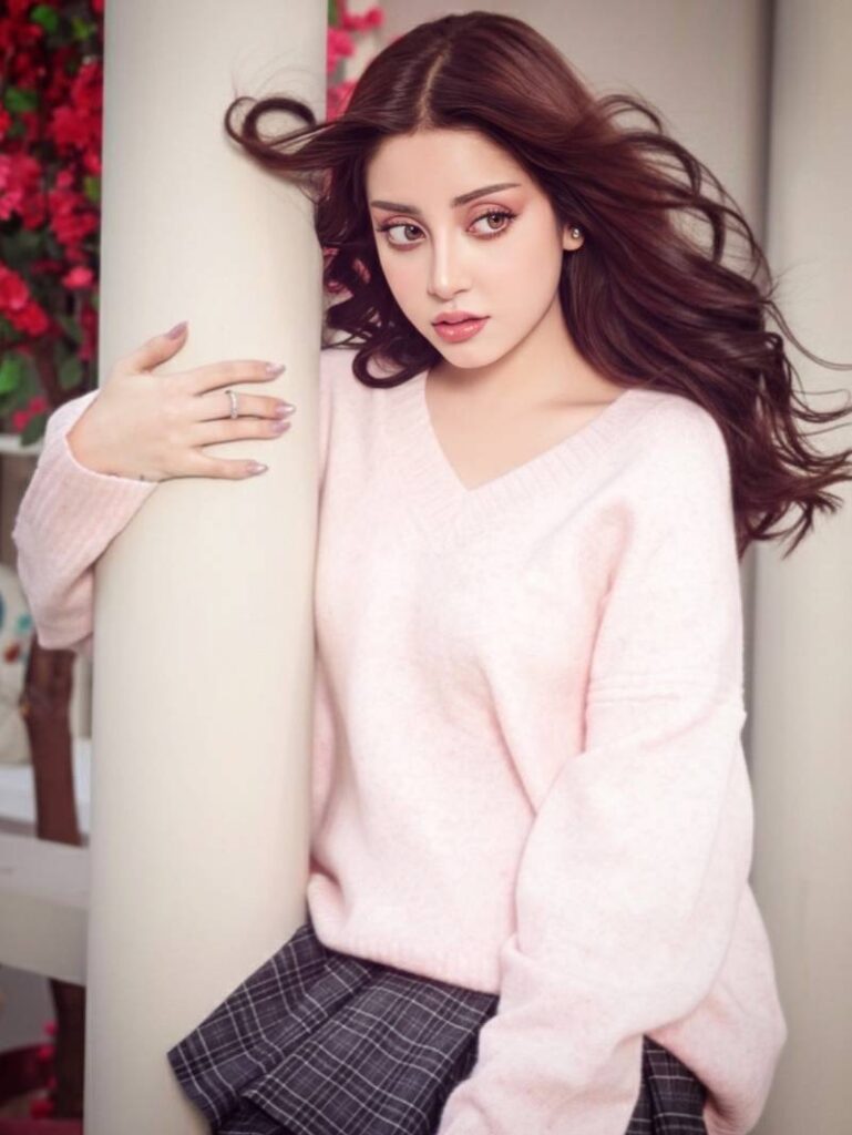 Alizeh Shah Instagram selfie