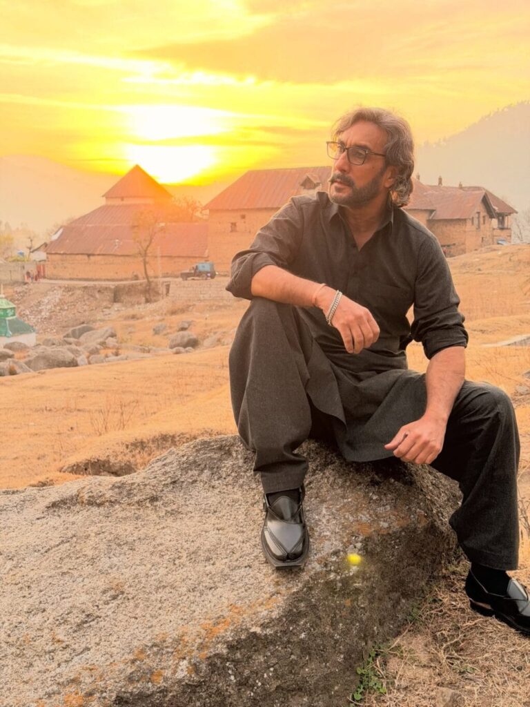 Adnan sadique Zanjeerein Drama